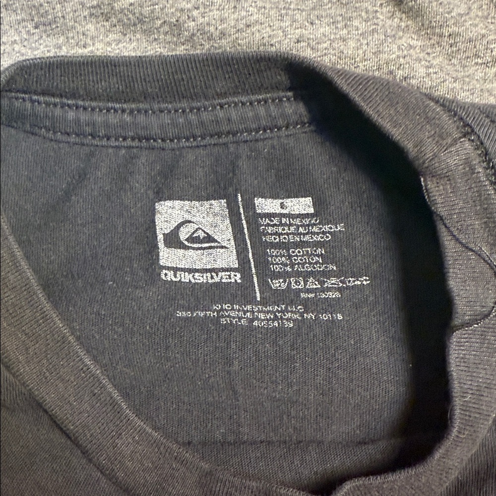 2 Hurley Graphic Kids Tee 1 quicksilver. Gently used in great condition, size 6 - Picture 4 of 6